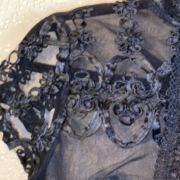 Festival Lace Crop top - Picture 3 of 9